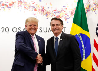 Trump convida Bolsonaro para posse em Washington, mas presença depende de decisão do STF