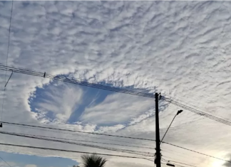 Buraco Misterioso Surge no Céu e Assusta Moradores Moradores de Peruíbe Flagram ‘Rasgão no Céu’ – OVNI ou Explicação Meteorológica?