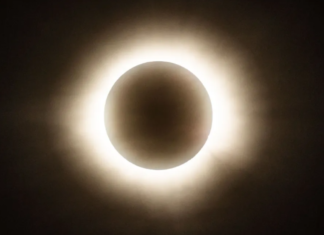 2026 abre temporada de eventos astronômicos: 6 eclipses em 3 anos Eclipse total visto de Mazatlán, no México, no dia 8 de abril de 2024 • Hector VivasGetty Images (reprodução)